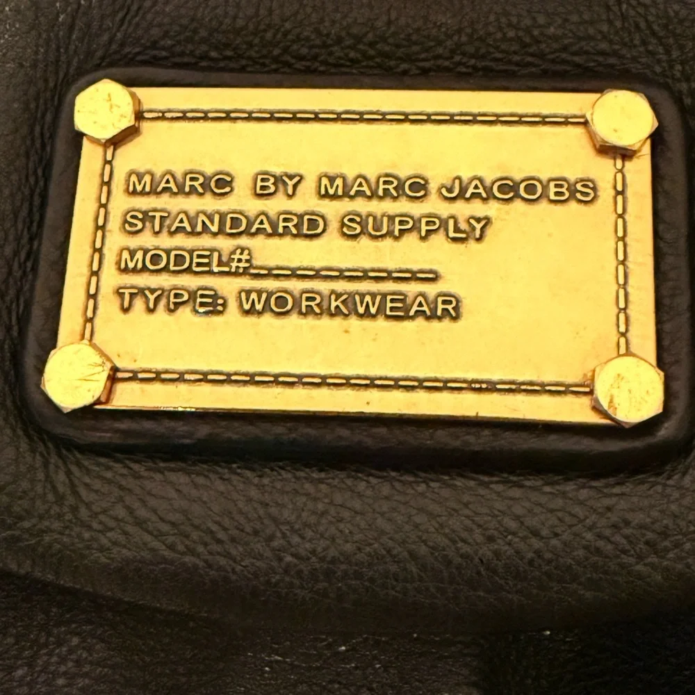 Marc by Marc Jacobs Classic Q Natasha Crossbody w/ Black Pebbled Leather Gold HW - Picture 2 of 16